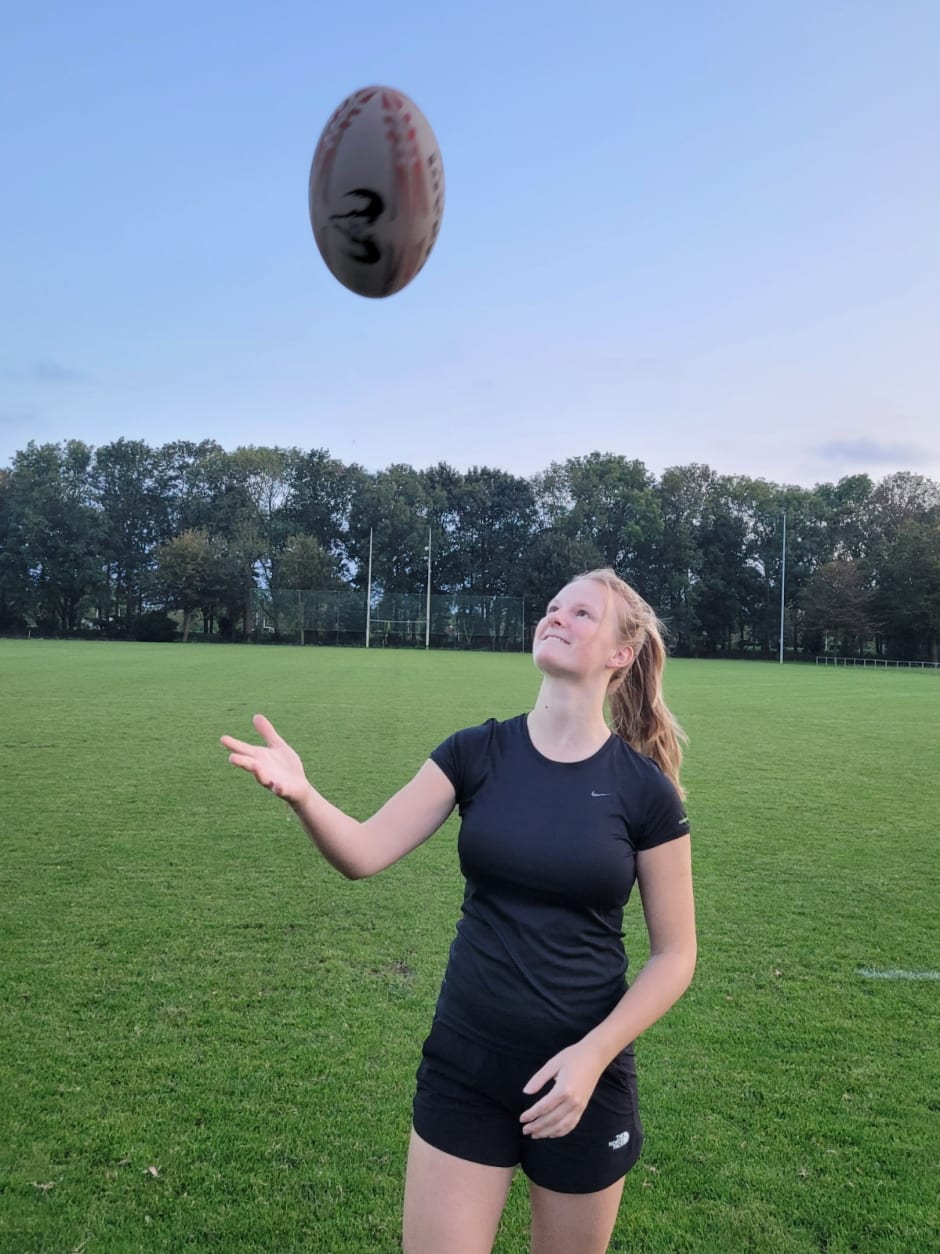 Speelster Anthe van Poll werpt een balletje op